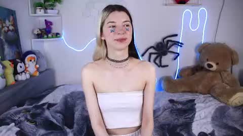 Snapshot of emmie_everly chatting on July 26, 2026, 12:34 pm emmie_everly online show from July 26, 2026, 12:34 pm