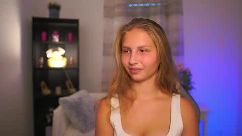 Emmie online show from November 2, 2025, 2:08 pm