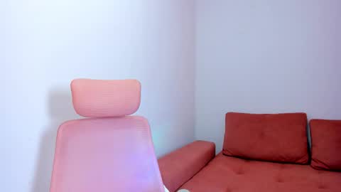 Emmi online show from March 20, 2026, 1:32 am