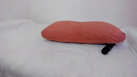 Emmi online show from April 11, 2026, 7:45 am