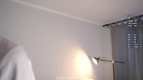 Snapshot of emmiemurray chatting on December 17, 2025, 7:47 am Aurora online show from December 17, 2025, 7:47 am