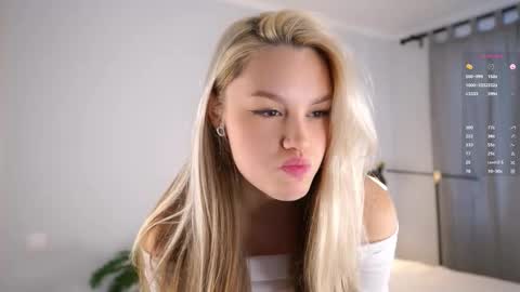 Snapshot of emmiemurray chatting on December 20, 2025, 10:11 am Aurora online show from December 20, 2025, 10:11 am