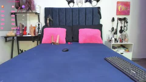 Snapshot of emmily_giraldo chatting on February 27, 2025, 11:52 am online show from February 27, 2025, 11:52 am
