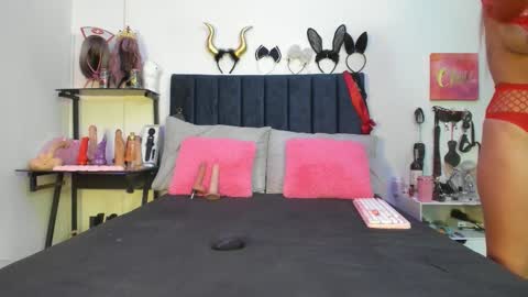          online show from February 3, 2026, 12:32 pm