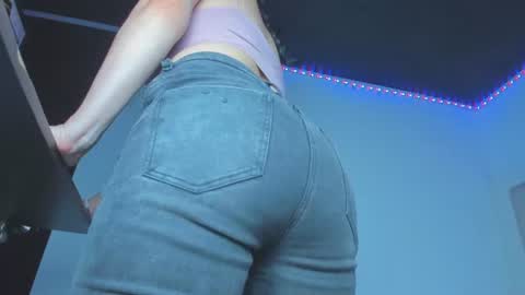 emmily_jade_ online show from June 20, 2026, 4:43 pm