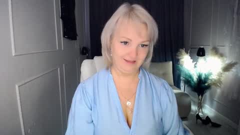 Snapshot of emmmam chatting on October 23, 2025, 8:35 am emmmam online show from October 23, 2025, 8:35 am