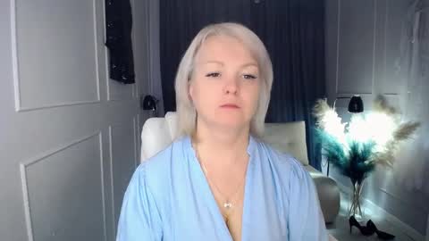 Snapshot of emmmam chatting on October 25, 2025, 6:10 am emmmam online show from October 25, 2025, 6:10 am