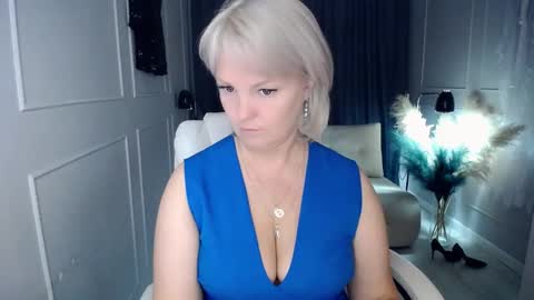 Snapshot of emmmam chatting on October 26, 2025, 3:45 am emmmam online show from October 26, 2025, 3:45 am