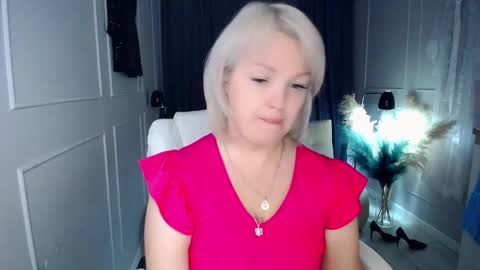 Snapshot of emmmam chatting on November 1, 2025, 5:31 am emmmam online show from November 1, 2025, 5:31 am