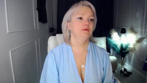 Snapshot of emmmam chatting on November 9, 2025, 3:05 am emmmam online show from November 9, 2025, 3:05 am