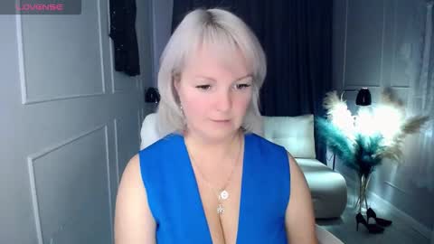 Snapshot of emmmam chatting on November 12, 2025, 9:10 am emmmam online show from November 12, 2025, 9:10 am