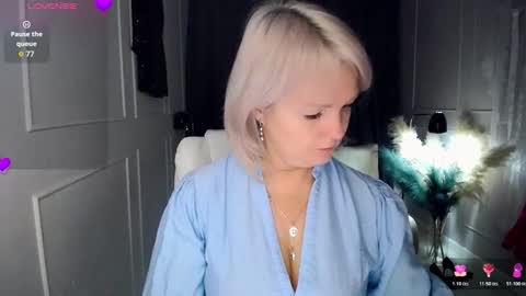 Snapshot of emmmam chatting on November 17, 2025, 8:09 am emmmam online show from November 17, 2025, 8:09 am