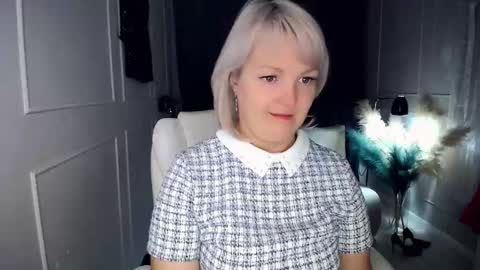 Snapshot of emmmam chatting on November 18, 2025, 7:13 am emmmam online show from November 18, 2025, 7:13 am