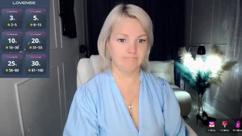 Snapshot of emmmam chatting on November 24, 2025, 5:23 pm emmmam online show from November 24, 2025, 5:23 pm