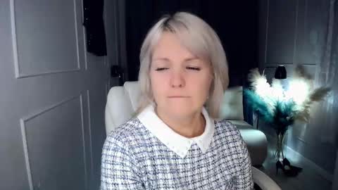 Snapshot of emmmam chatting on November 26, 2025, 10:00 pm emmmam online show from November 26, 2025, 10:00 pm