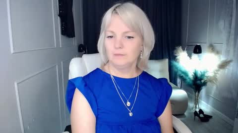 Snapshot of emmmam chatting on November 28, 2025, 10:18 am emmmam online show from November 28, 2025, 10:18 am