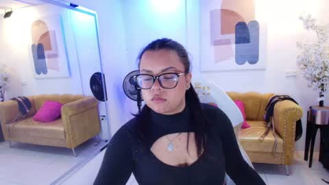 Snapshot of emmy__honey chatting on August 8, 2026, 12:29 pm emmy__honey online show from August 8, 2026, 12:29 pm