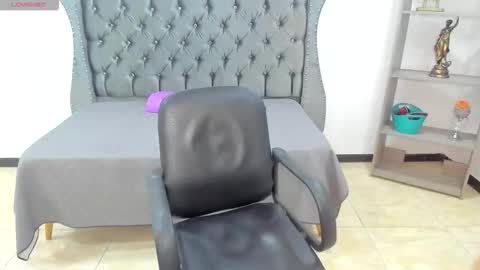 emmy_miller00 online show from November 19, 2025, 9:15 pm