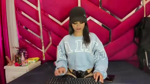 Snapshot of emmy_sweet_69 chatting on June 14, 2026, 1:24 pm Emmy online show from June 14, 2026, 1:24 pm