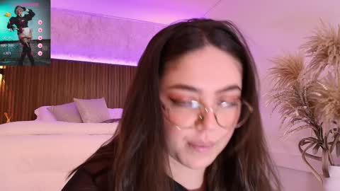 Emmy Walker online show from March 10, 2025, 5:18 pm