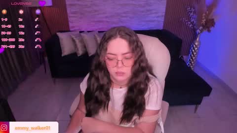 Emmy Walker online show from December 4, 2025, 11:08 am