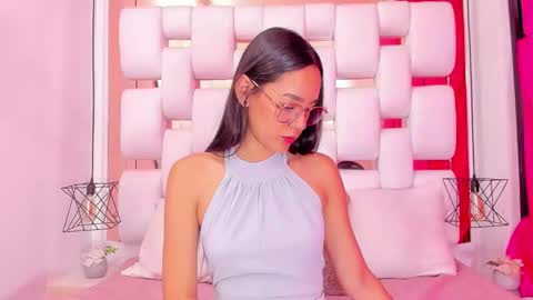 Snapshot of emmycruzz chatting on September 18, 2025, 7:27 pm emmy online show from September 18, 2025, 7:27 pm