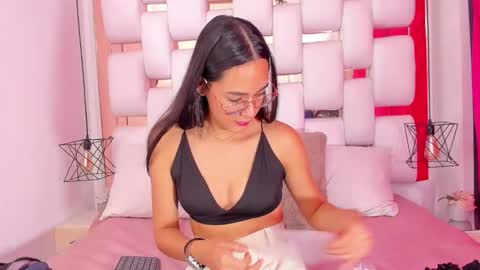 Snapshot of emmycruzz chatting on September 23, 2025, 7:39 pm emmy online show from September 23, 2025, 7:39 pm