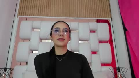 Snapshot of emmycruzz chatting on October 4, 2025, 7:12 pm emmy online show from October 4, 2025, 7:12 pm