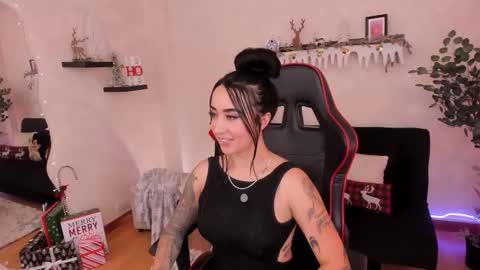 Emmy Evans  online show from November 12, 2025, 9:14 pm