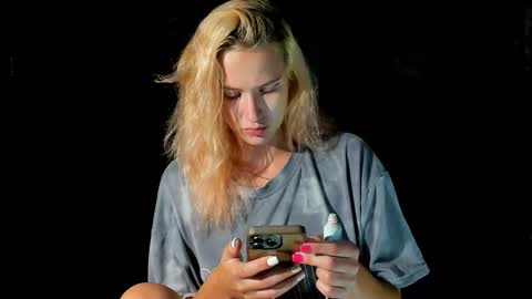 Snapshot of emmyfoxx_ chatting on October 4, 2025, 5:33 pm Emmy online show from October 4, 2025, 5:33 pm