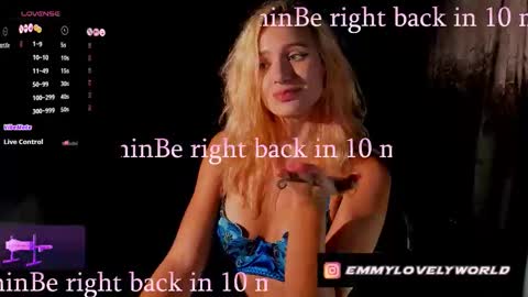 Snapshot of emmyfoxx_ chatting on October 16, 2025, 11:17 pm Emmy online show from October 16, 2025, 11:17 pm