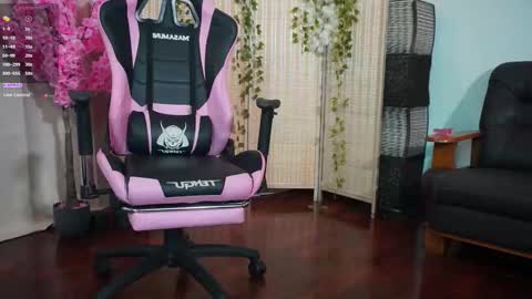 Emmylie online show from March 10, 2026, 5:51 pm