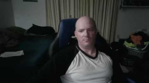 Snapshot of emsguy1 chatting on December 15, 2025, 5:01 am Matt online show from December 15, 2025, 5:01 am