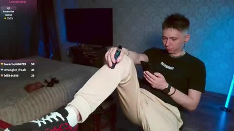 Snapshot of emveeboy96 chatting on May 16, 2026, 9:35 pm emveeboy96 online show from May 16, 2026, 9:35 pm