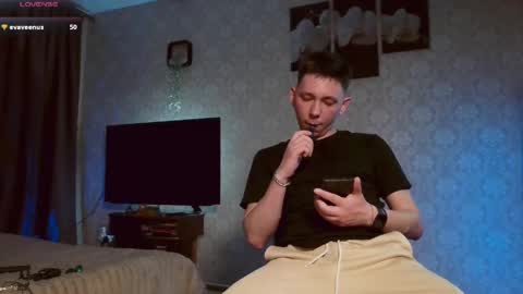 Snapshot of emveeboy96 chatting on May 19, 2026, 8:59 pm emveeboy96 online show from May 19, 2026, 8:59 pm