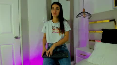 Snapshot of emy_ferrer_ chatting on June 23, 2026, 2:09 am EMY FERRER online show from June 23, 2026, 2:09 am