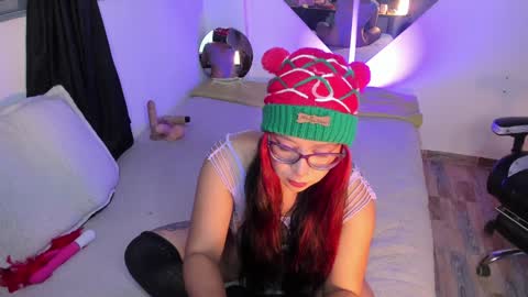 Snapshot of emy_xdy chatting on December 16, 2024, 4:23 am Im Emily would you like to help me reach 100  online show from December 16, 2024, 4:23 am