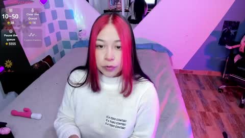Snapshot of emy_xdy chatting on January 28, 2025, 3:36 am Im Emily would you like to help me reach 100  online show from January 28, 2025, 3:36 am