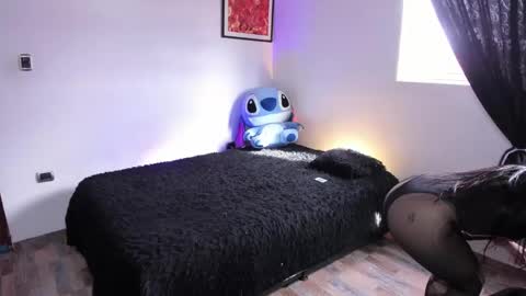 Snapshot of emy_xdy chatting on September 22, 2025, 8:22 pm Im Emily would you like to help me reach 100  online show from September 22, 2025, 8:22 pm