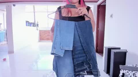 Snapshot of emy_xdy chatting on October 24, 2025, 2:35 pm Im Emily would you like to help me reach 100  online show from October 24, 2025, 2:35 pm