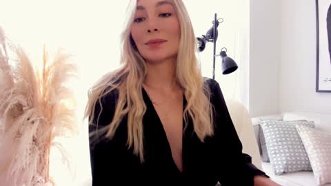 emyconneer online show from December 5, 2024, 3:06 pm