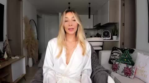 emyconneer online show from December 10, 2024, 6:28 pm