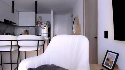 emyconneer online show from January 19, 2025, 9:02 pm