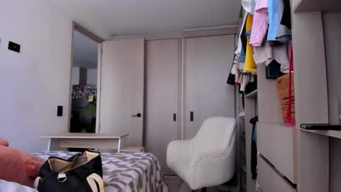 emyconneer online show from February 3, 2025, 10:11 pm