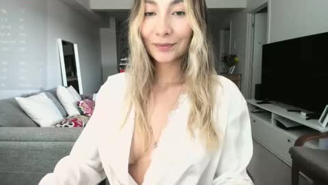 emyconneer online show from September 20, 2025, 8:54 pm