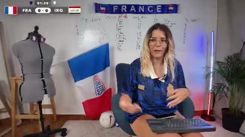 Snapshot of emylana chatting on June 22, 2026, 9:01 pm EmyLana online show from June 22, 2026, 9:01 pm
