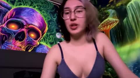 emyleighsolis online show from December 3, 2025, 1:42 pm