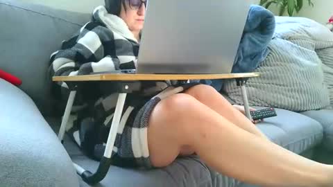 Snapshot of emyxxl chatting on February 3, 2026, 2:33 pm emyxxl online show from February 3, 2026, 2:33 pm