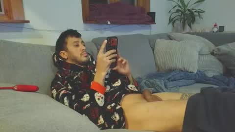 Snapshot of emyxxl chatting on February 5, 2026, 1:21 am emyxxl online show from February 5, 2026, 1:21 am