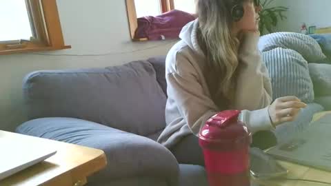 Snapshot of emyxxl chatting on February 12, 2026, 1:28 pm emyxxl online show from February 12, 2026, 1:28 pm